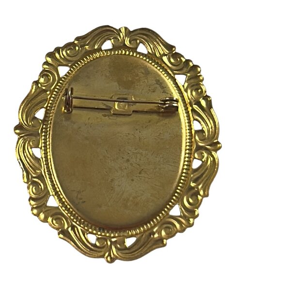 Vtg Lucite Floral Brooch Oval Domed Cabochon Blue Violets Gold Tone Frame Pin - Picture 2 of 8